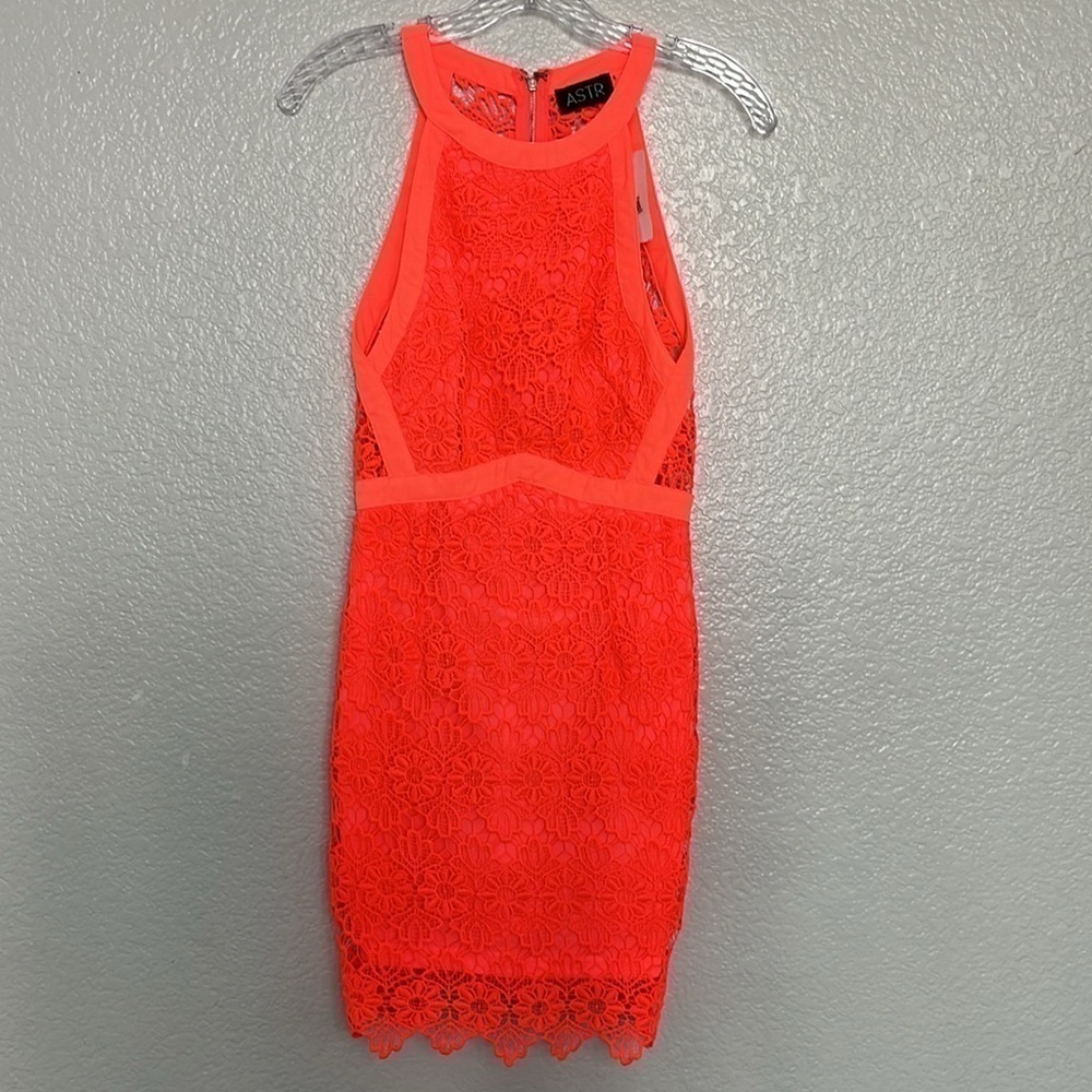 ASTR Neon Orange/Pink Sleeveless Crochet Lace Zip Mini Dress - Picture 2 of 7